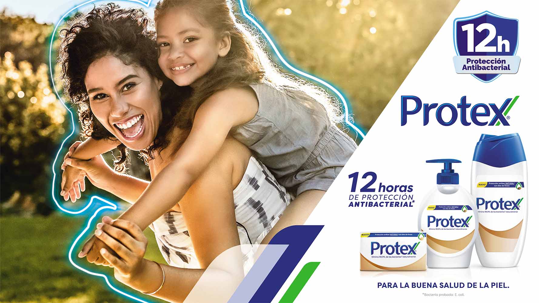 Imagen de mamá cargando en la espalda a su hija - Protex protección antibacterial